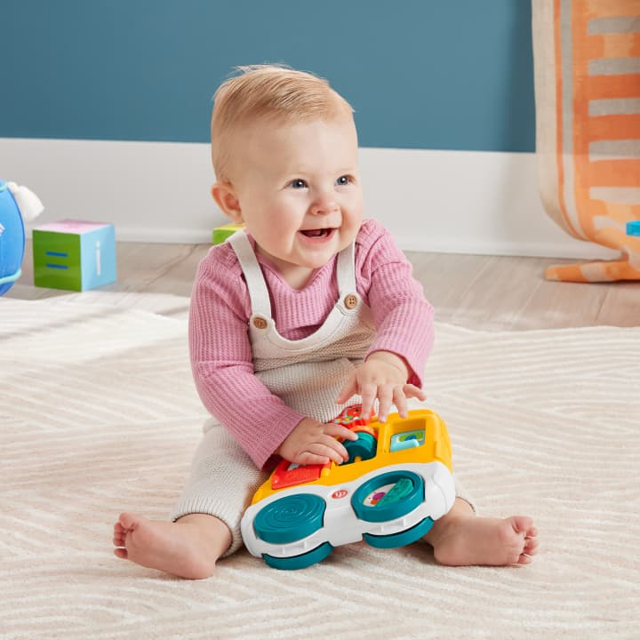 Fisher Price Sevimli Arkadaşlar ve Ağaç Ev HXK32